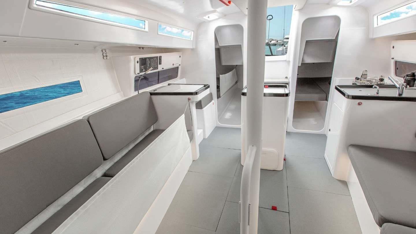 FIRST-36-SE-interior-1650x569-03_0