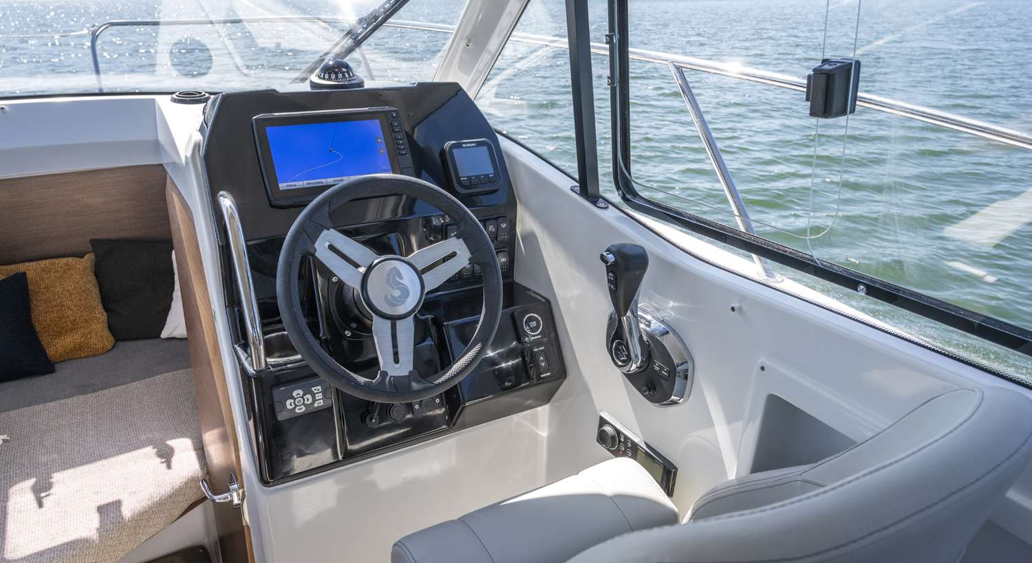 antares7-fishing--interior-1