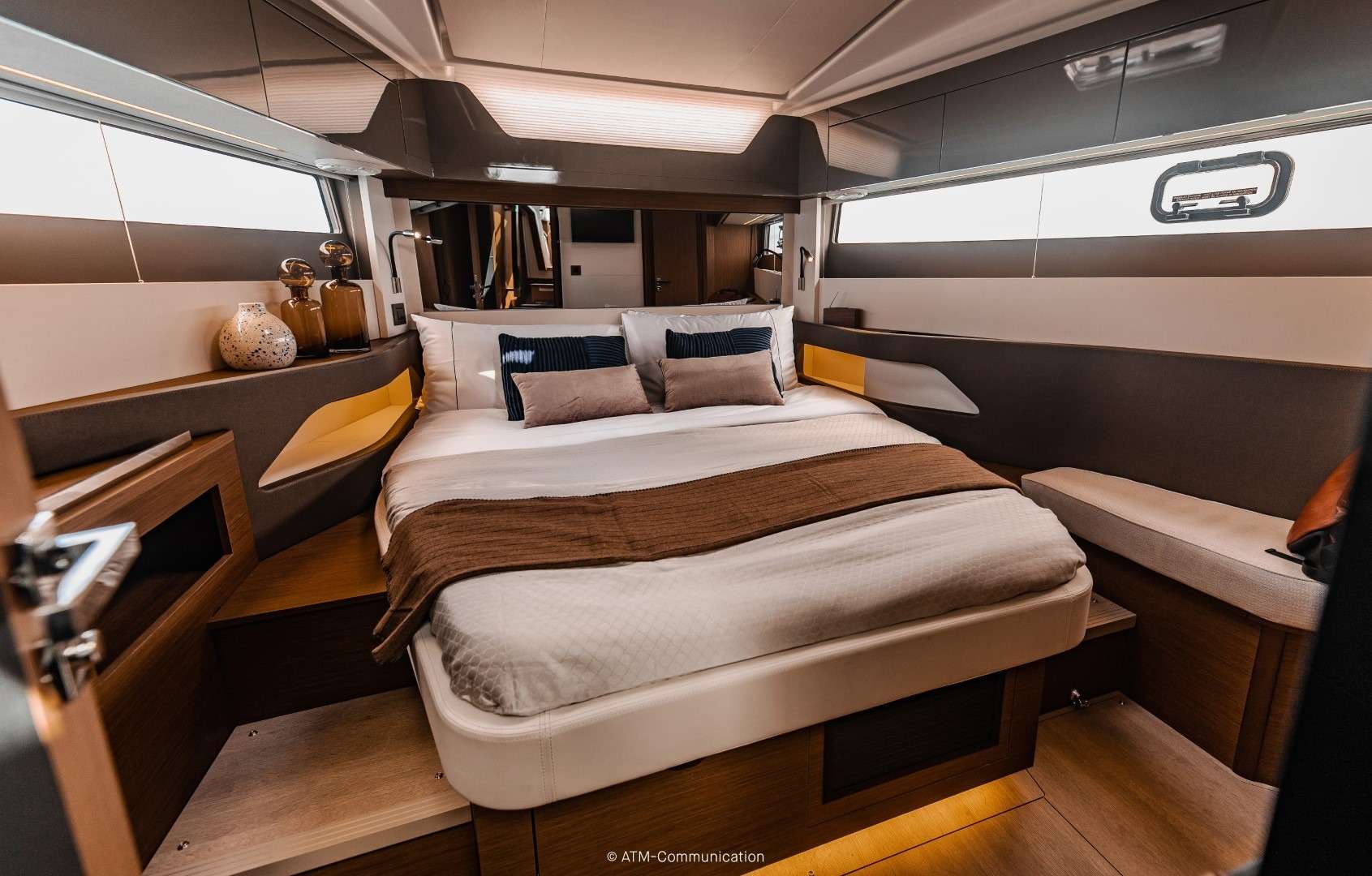 imgi_31_435-Cabin-Master-Ensuite-5MB--Large_3
